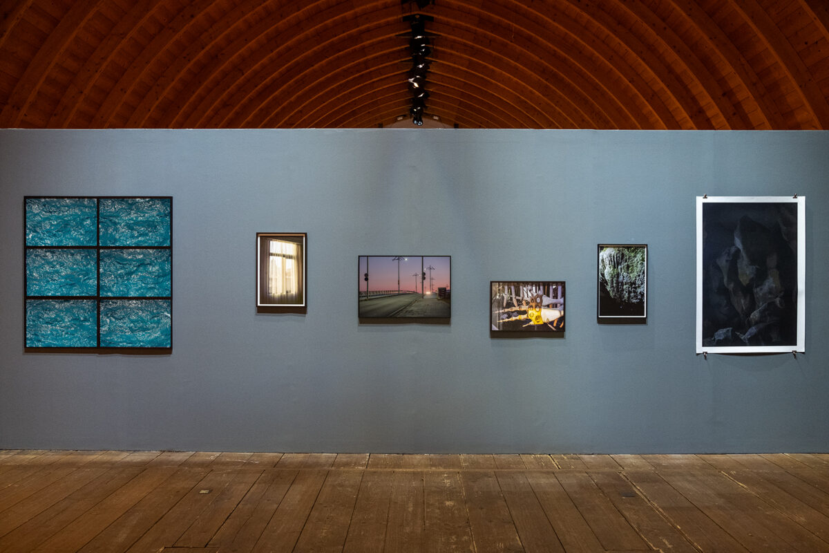 Yuki Jungesblut: Kirin Quest, Installation View – Entrance Area, Vorsicht bei der Ankunft, Europäisches Kunstforum Schafhof, Freising, Germany, 2024